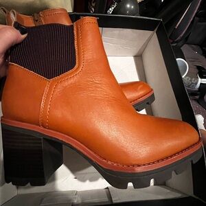 NWT Women’s Naturalizer Leather Boots Sz 7